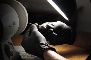 Заточка перукарського та манікюрного інтрументу фото